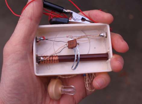 crystal radio inside: inductor, capacitor, diode
